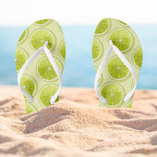 Limone Scheiben auf hellgelben Flächen Flip Flops