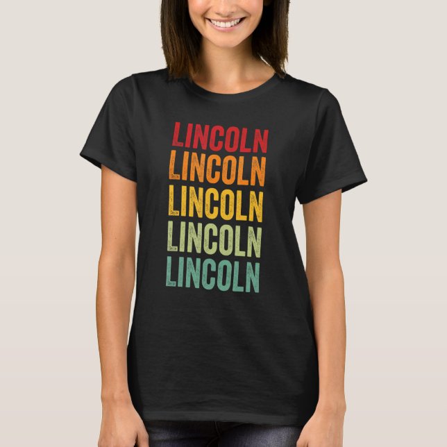 Lincoln County Oregon Regenbogen-Textdesign T-Shirt (Vorderseite)