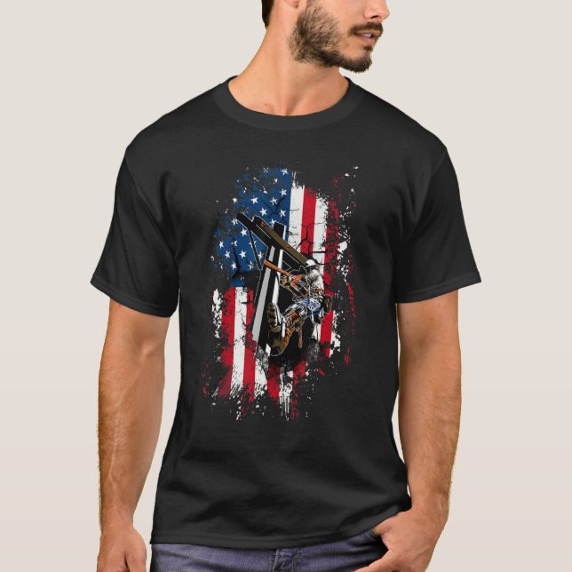 Lineman Distressed US American Flag Patriotic 4. T-Shirt (Vorderseite)