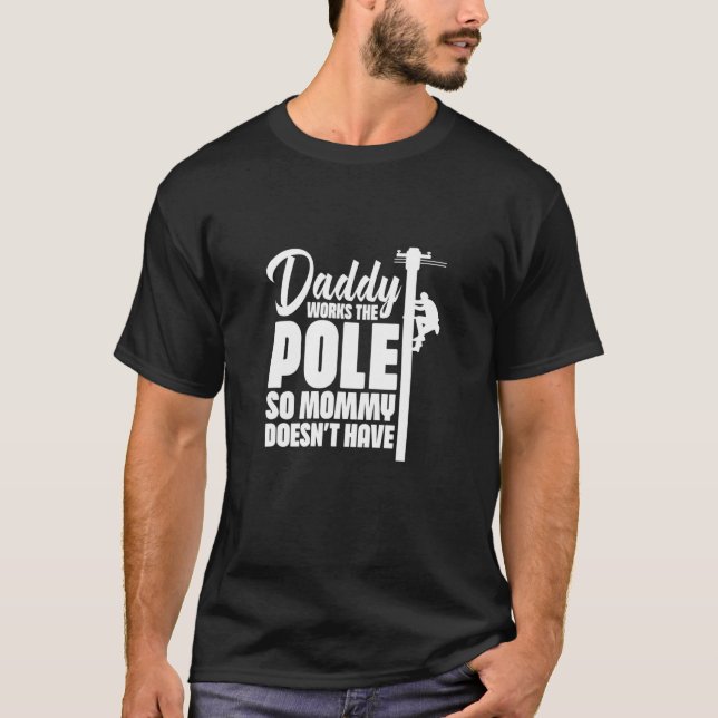 Lineman Vater Daddy arbeitet am Pole, also Mama ni T-Shirt (Vorderseite)