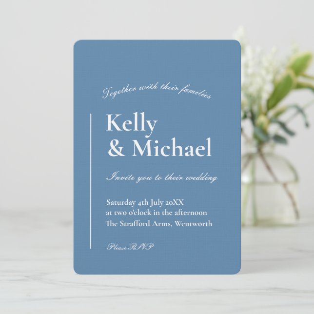Linen Dusty Blue Typografy Wedding Einladung (Stehend Vorderseite)