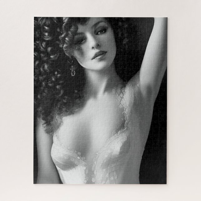 Lingerie Model Black and White Puzzle (Vertikal)