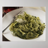 Linguine mit Pesto und Parmesan, Rotwein