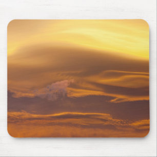Linsenförmige Wolke bei Sonnenuntergang Mousepad