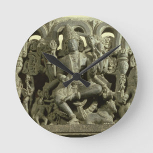 Lintel, der die Dreiheit darstellt: Siva, Brahma Runde Wanduhr