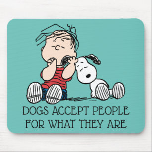 Linus tröstet von Snoopy's Ohr Mousepad