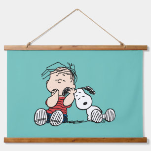 Linus tröstet von Snoopy's Ohr Wandteppich Mit Holzrahmen