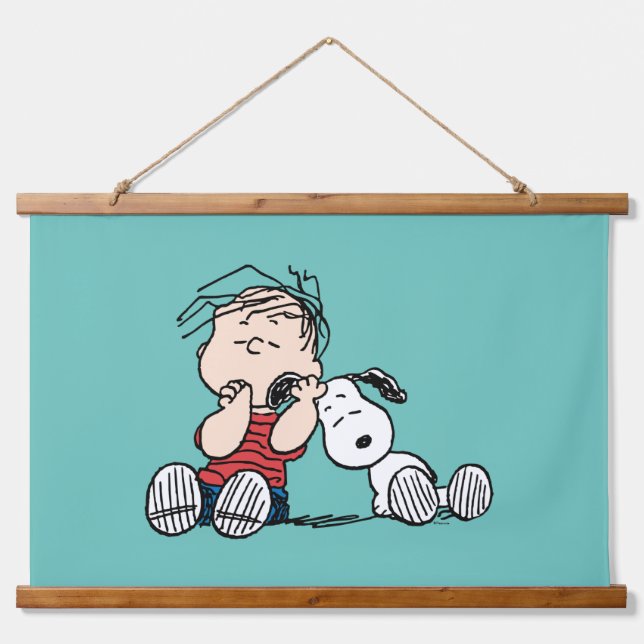 Linus tröstet von Snoopy's Ohr Wandteppich Mit Holzrahmen (Vorne)
