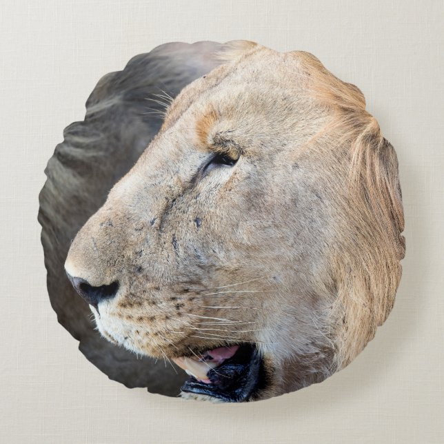 Lion Portrait Rundes Kissen (Vorderseite)