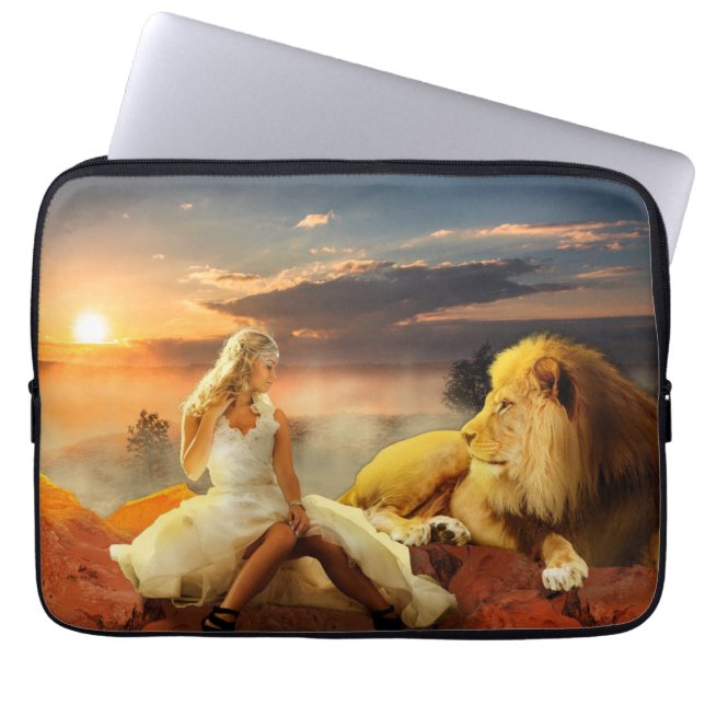 LION UND FRAU FANTASY LAPTOP SLEEVES (Vorderseite)