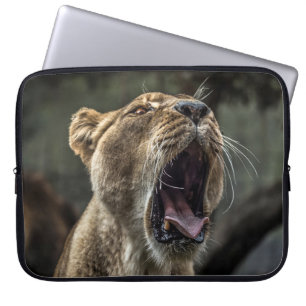 LIONESS YAWNING LAPTOPSCHUTZHÜLLE