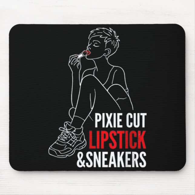 Lippglanz und Sneaker bei Frauen mit Pixie-Frisur  Mousepad (Vorne)