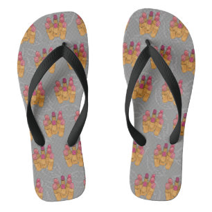 Lipstick-Array-Makeup in grauen Flip-Flops Flip Flops