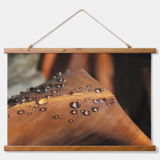 "Liquid Gold: Raindrops on Burnt Copper" Wandteppich Mit Holzrahmen