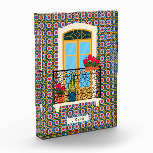 Lissaboner Hausfenster mit Pflanze und Fliesen Fotoblock