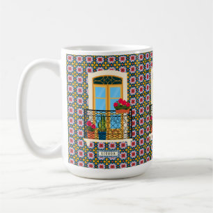 Lissaboner Hausfenster mit Pflanze und Fliesen Kaffeetasse