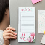 Liste der mit Monogramm Magnolienflora Magnetischer Notizblock<br><div class="desc">Hübsches Magnetnotepad zur Personalisierung mit dem Monogramm. Die Vorlage ist für Sie Set, um Ihren Namen und Initial (aber Sie können jeden Bereich leer verlassen, wenn Sie es vorziehen, nur einen oder den anderen). Dieses feminine Aquarell Blumendesign hat hübsche magnolische Blume und eine rosa und grüne Farbpalette. Das Notizblock ist...</div>