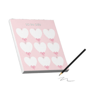 Liste mit weißen Herzen machen Notizblock