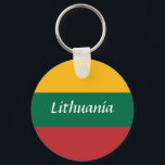 Litauen Schlüsselanhänger<br><div class="desc">Flagge Litauens. Die litauische Flagge besteht aus einer horizontalen Trifarbe aus Gelb, Grün und Rot. Es wurde am 20. März 1989 adoptiert, fast zwei Jahre vor der Wiederherstellung der Unabhängigkeit Litauens nach dem Ende der sowjetischen Gewerkschaft. Vor ihrer Rückübernahme war die Flagge von 1918 bis 1940 benutzt worden, als Litauen...</div>