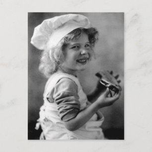 Little Baker Girl Eating Pie Postkarte