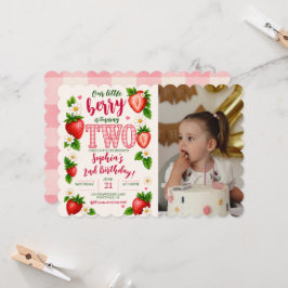 Little Berry ist ein Erdbeeren 2. Geburtstagsfoto Einladung