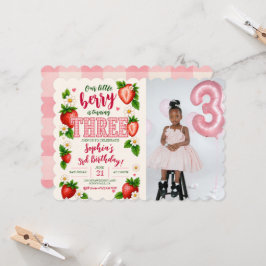 Little Berry wird drei Geburtstagsfoto Einladung