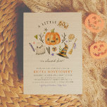 Little Boo Halloween Pumpkin Baby Shower Einladung<br><div class="desc">Diese niedliche Herbstdusche bietet handgemalte Halloween-Elemente in Aquarellfarbe vor einem Hintergrund aus weißen Holzlatten. Die Abbildung beinhaltet einen Kürbis, einen Geist, einen Zauberhut, Süßigkeiten, Sterne, Herzen und mehr! Die Details zum Party erscheinen unten in der klassischen Serifentypografie. Karten kehren zu einem Herzmuster auf einem orangefarbenen Hintergrund zurück. Bitte kontaktieren Sie...</div>