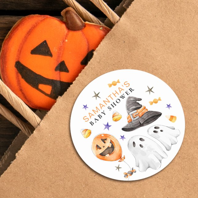 Little Boo Halloween Watercolor Babydusche Runder Aufkleber (Little boo baby shower Halloween sticker featuring watercolor ghosts and candy corn.)