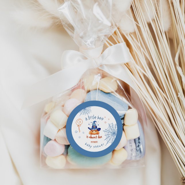 Little Boo ist fast gerade wegen Halloween Baby Bo Runder Aufkleber (Von Creator hochgeladen)