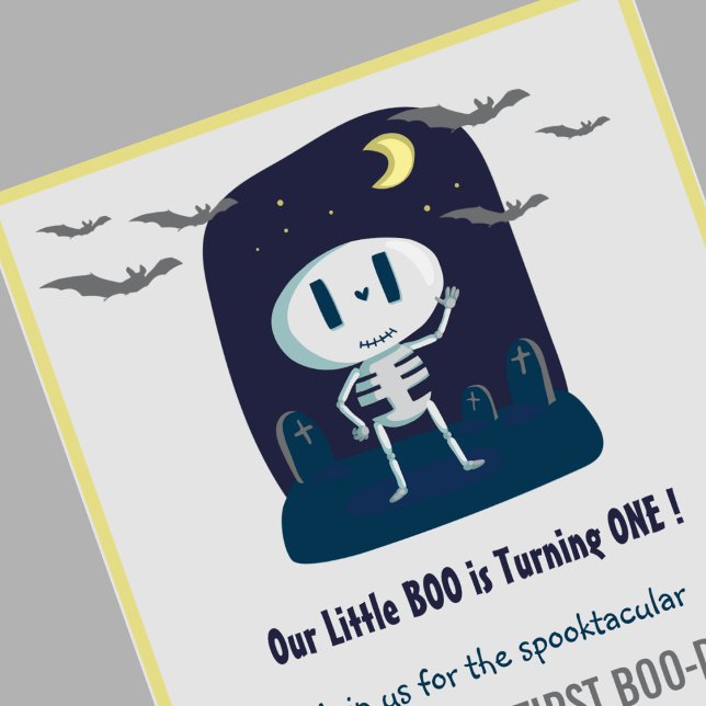 Little Boo Skeleton Niedlich Halloween 1. Geburtst Einladung (Halloween-1st-Birthday-Invitation-Little-boo-Cute-Skeleton-grey-1)