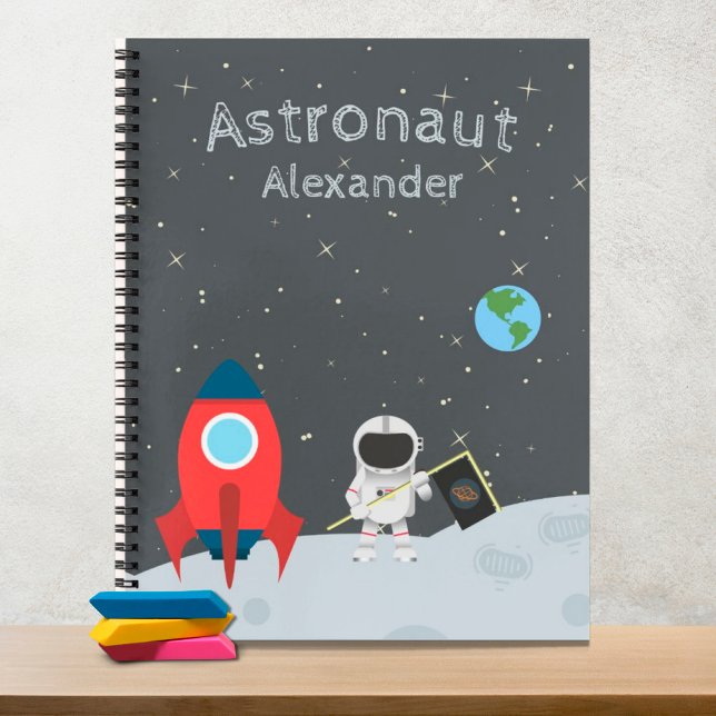 Little Boy Astronaut on Moon, First Name Space Notizbuch (Von Creator hochgeladen)