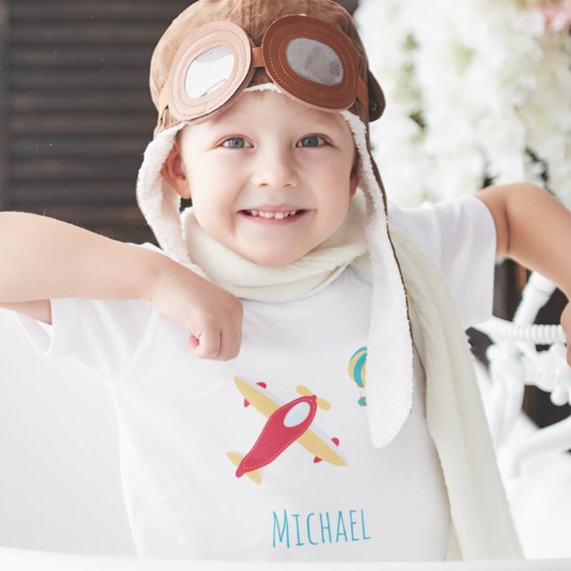 Little Boy Flugzeug und Ballon mit Vorname Kleinkind T-shirt (Von Creator hochgeladen)