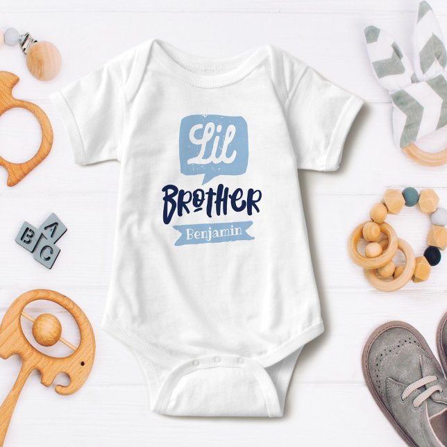 Little Brother Baby Announctions Name & Monogram Strampler (Von Creator hochgeladen)