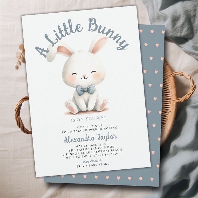 Little Bunny Bow Krawatte Niedlich Simple Baby Boy Einladung (a little bunny baby boy shower invitation springtime easter garden picnic dusty blue white cute)
