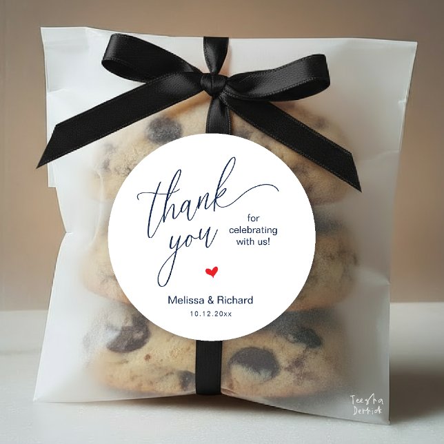 Little Cute Heart Modern Minimal Wedding Gifts  Runder Aufkleber (Little Cute Heart Modern Minimal Wedding Gifts Classic Sweet Round Sticker in Navy Blue)