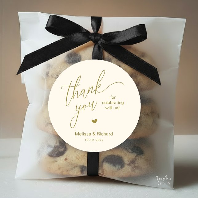 Little Cute Heart Modern Minimal Wedding Gifts  Runder Aufkleber (Little Cute Heart Modern Minimal Wedding Gifts Classic Sweet Round Sticker in Yellow Gold)