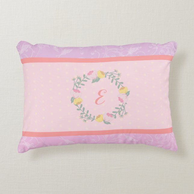 Little Girl Pastel Pink Floral Monogram Dekokissen (Vorderseite)
