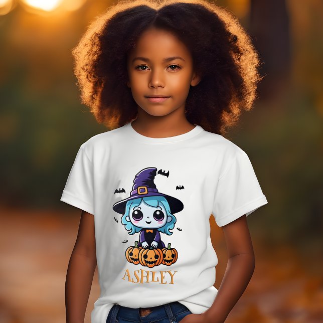 Little Hexenkids Halloween-Teemaschine T-Shirt (🎃 Trick or Treat Cutie: Little Witch Halloween Tee Shirt! 👻)