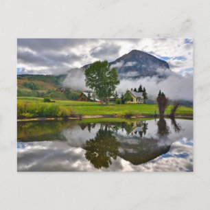 Little House in Mist on Lake Postkarte
