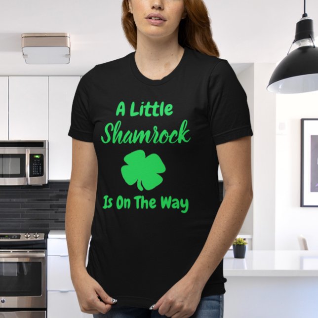 Little Kleeblatt St Patrick's Day Pregnancy T-Shirt (Von Creator hochgeladen)
