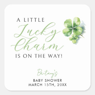 Little Lucky Charm ist auf dem Weg Baby Shower Quadratischer Aufkleber