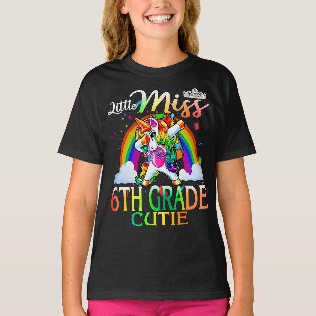 Little Miss 6th Süsse Unicorn Regenbogen T-Shirt (Vorderseite)