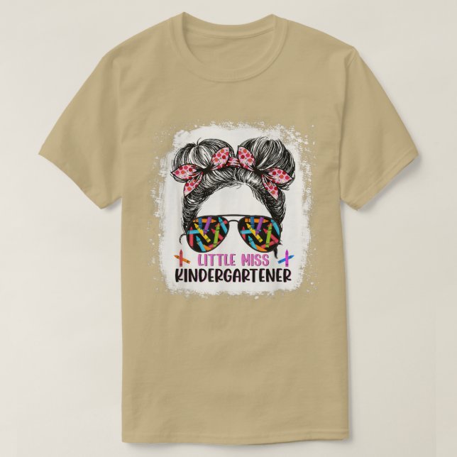 Little Miss Kindergarten Messy Bun Sonnenbrille Ni T-Shirt (Design vorne)