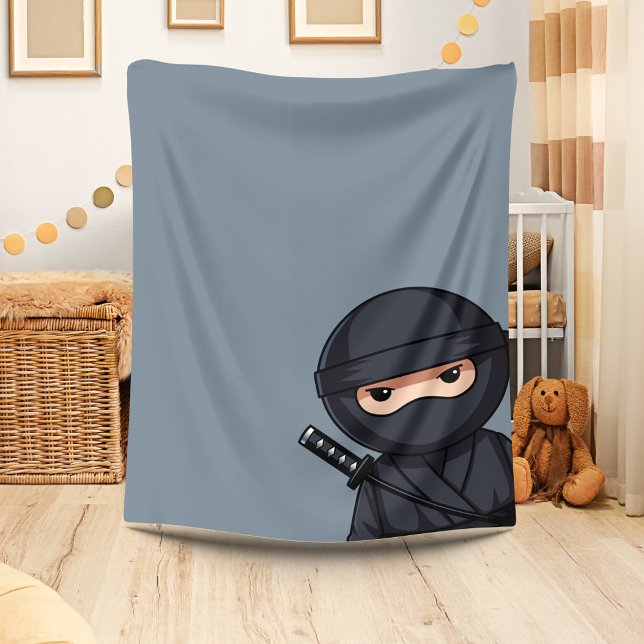 Little Ninja Warrior on Gray Fleecedecke (Von Creator hochgeladen)