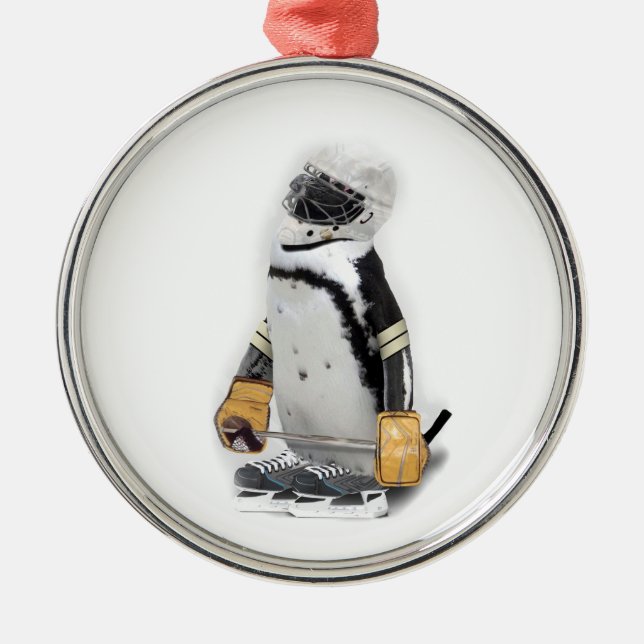 Little Penguin Wearing Hockey Gear Ornament Aus Metall (Vorne)