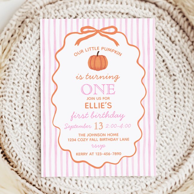 Little Pumpkin 1. Geburtstag Einladung (Invitation with pink and white stripes, orange bow, and pumpkin illustrations)