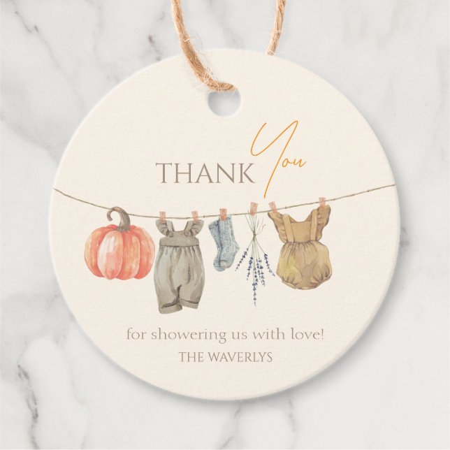 Little Pumpkin Fall Clothes Girl Babydusche Geschenkanhänger (Vorderseite)