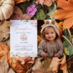 Little Pumpkin First Birthday Party Foto Einladung<br><div class="desc">Wir laden Sie zu einem unvergesslichen Fest mit unserem **Little Pumpkin First Birthday Party Foto Einladungen** ein. Diese wunderschön gestalteten Einladungen vereinen ein charmantes Kürbisthema mit einer persönlichen Touch und bieten einen Platz, um ein Foto Ihres kleinen zu beinhalten. Diese Einladungen in festlichen Herbstfarben und bezaubernden Kürbisdesigns verleihen dem Set...</div>