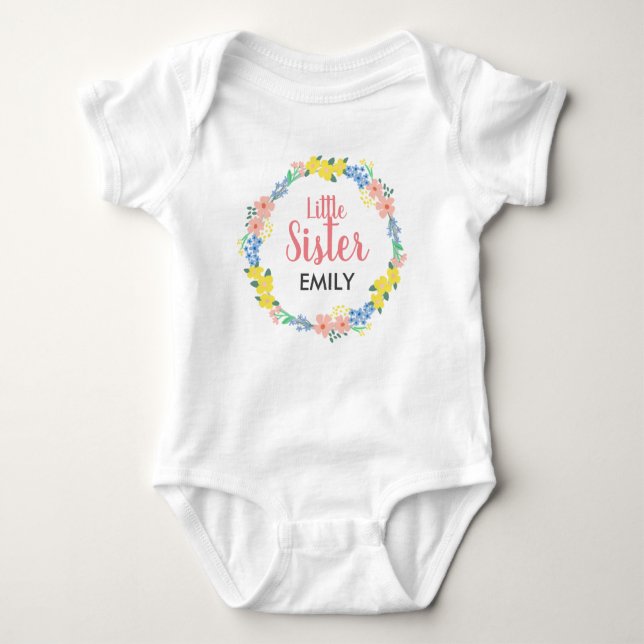 Little Sister Floral Wreath Baby Bodysuit Strampler (Vorderseite)