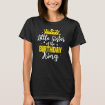 Little Sister of the Birthday King Party Crown T-Shirt<br><div class="desc">Kleine Schwester des Geburtstags King Party Crown Bday Geschenk. Perfektes Geschenk für Ihren Vater,  Mama,  Papa,  Männer,  Frauen,  Freunde und Familienmitglieder am Erntedank Tag,  Weihnachten,  Muttertag,  Vatertag,  4. Juli,  1776 Unabhängiger Tag,  Veteranen Tag,  Halloween,  Patrick's Day</div>